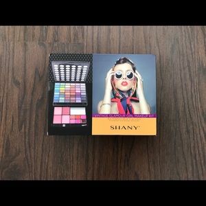 Vintage glamour girl makeup kit